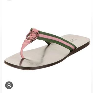 GUCCI PINK AND GREEN ENAMEL LOGO THONG SANDAL